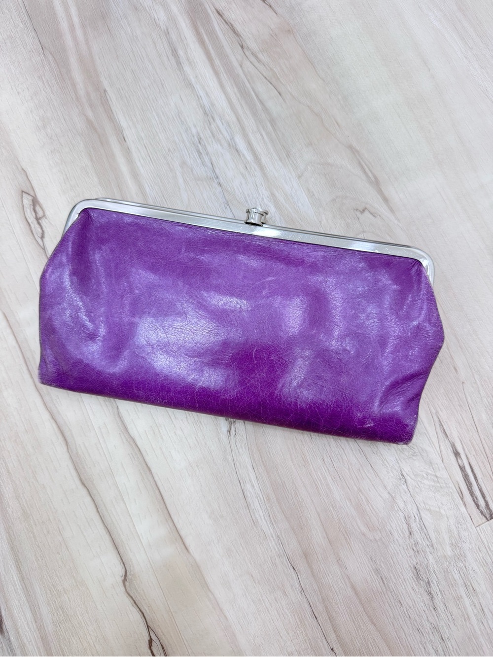 HOBO Lauren Clutch Kiss lock Purple Preowned good condition